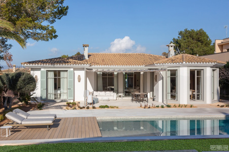 国外别墅设计案例：独享超大泳池，西班牙现代度假别墅