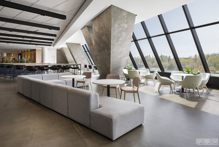 国外办公空间设计案例：令人精神振奋的办公空间，蒙特利尔奥林匹克塔的翻新
