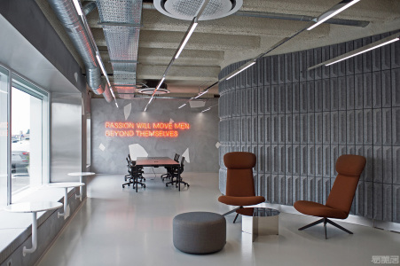 国外办公空间设计案例：办公空间与放松、创造力的场所融为一体，STAR HUB