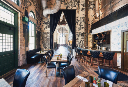国外餐厅设计案例：Southerleigh Brewhouse酒吧，颂扬90年代复古建筑与灵魂