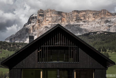国外民宿设计案例：梦幻般的多洛米蒂山景，意大利Larix Lodge民宿