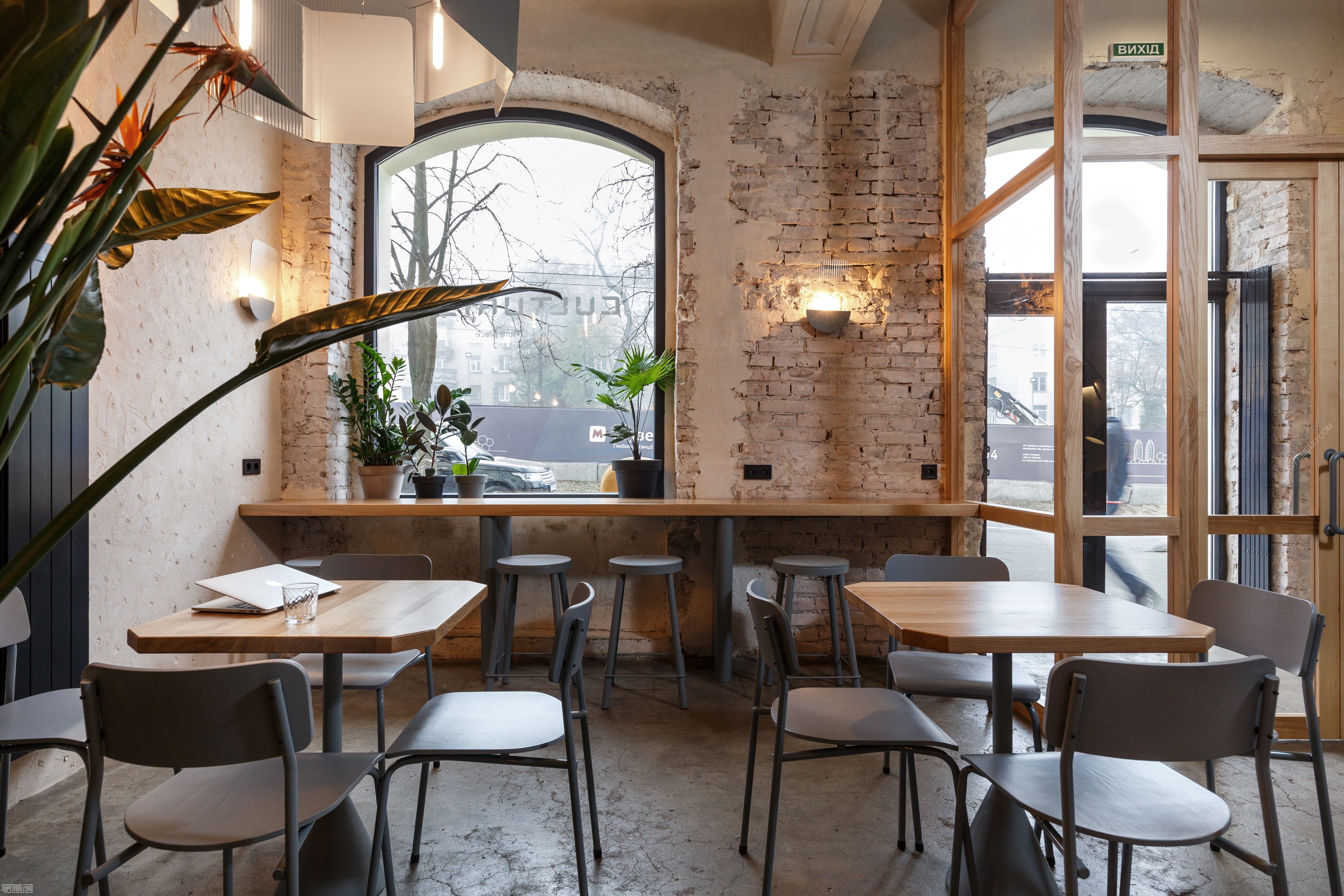 国外餐厅设计案例:一家具有氛围和的文艺咖啡馆